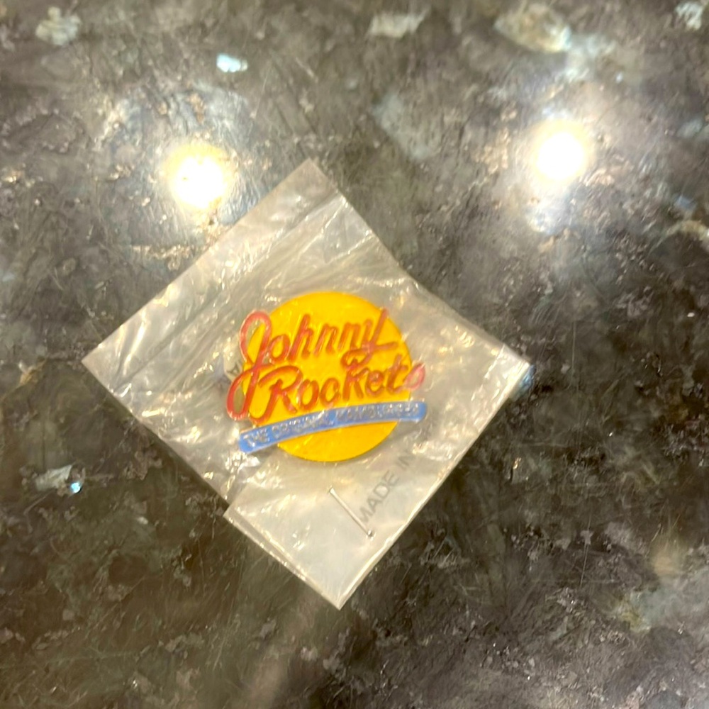 Johnny Rockets pin - Picture 1 of 2